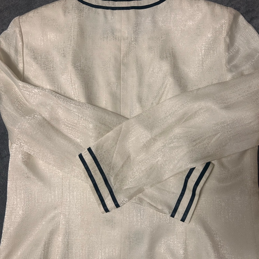 Light silk blazer - Picture 3 of 3